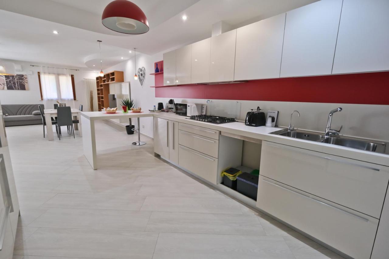 Апартаменти Modern House - 5 Stelle - Posto Auto Privato Бриндізі Екстер'єр фото