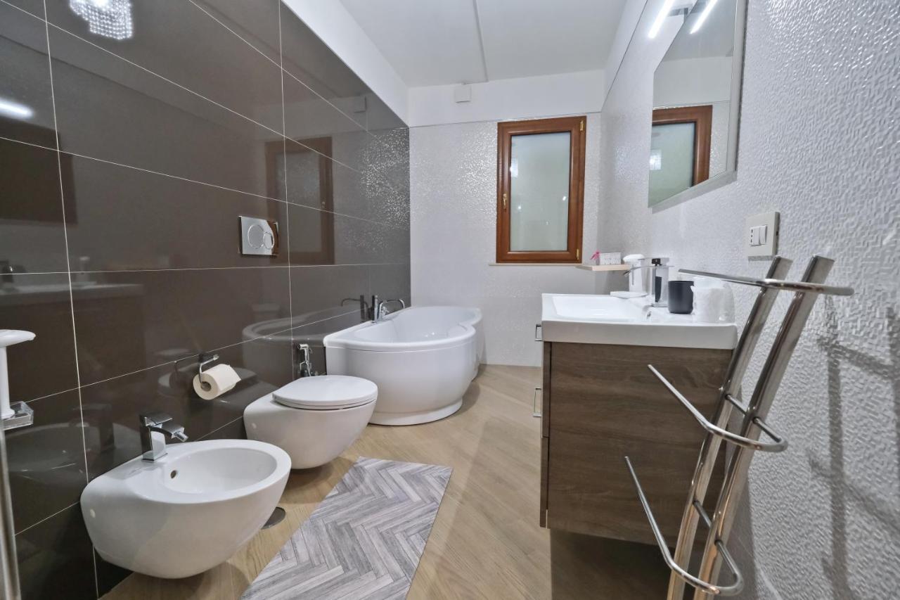 Апартаменти Modern House - 5 Stelle - Posto Auto Privato Бриндізі Екстер'єр фото