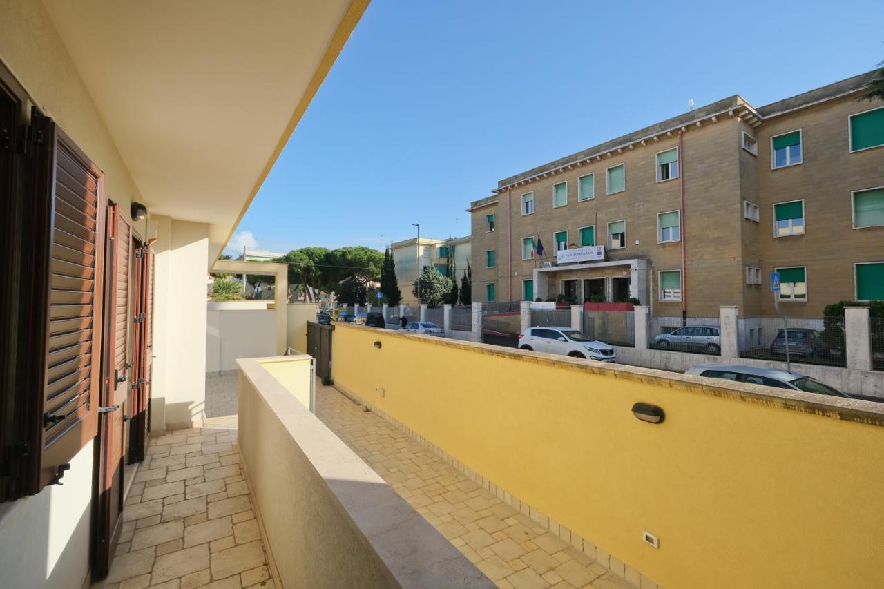 Апартаменти Modern House - 5 Stelle - Posto Auto Privato Бриндізі Екстер'єр фото