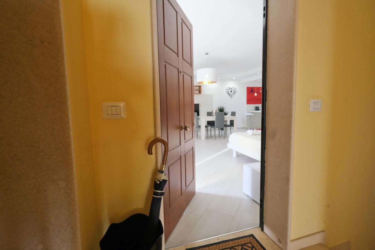 Апартаменти Modern House - 5 Stelle - Posto Auto Privato Бриндізі Екстер'єр фото